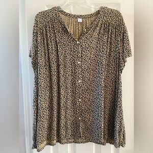Women’s Old Navy Cheetah Print Short Sleeved Button Up Blouse